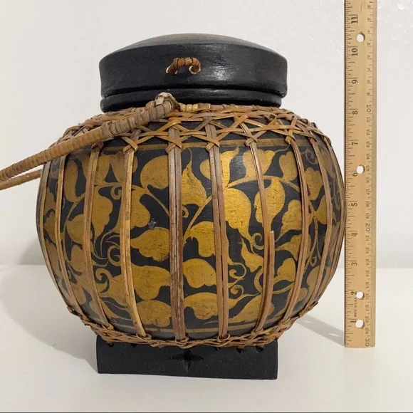 Vintage Hand Made Asian Basket with handle and lid - Picture 11 of 13
